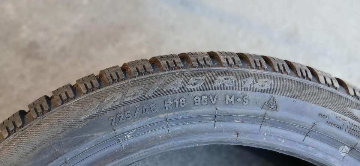 Pirelli, зимние 225/45 R18