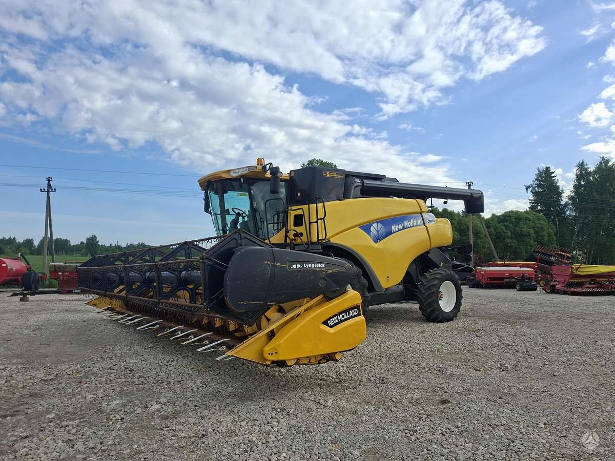 New Holland CR980, combine harvesters
