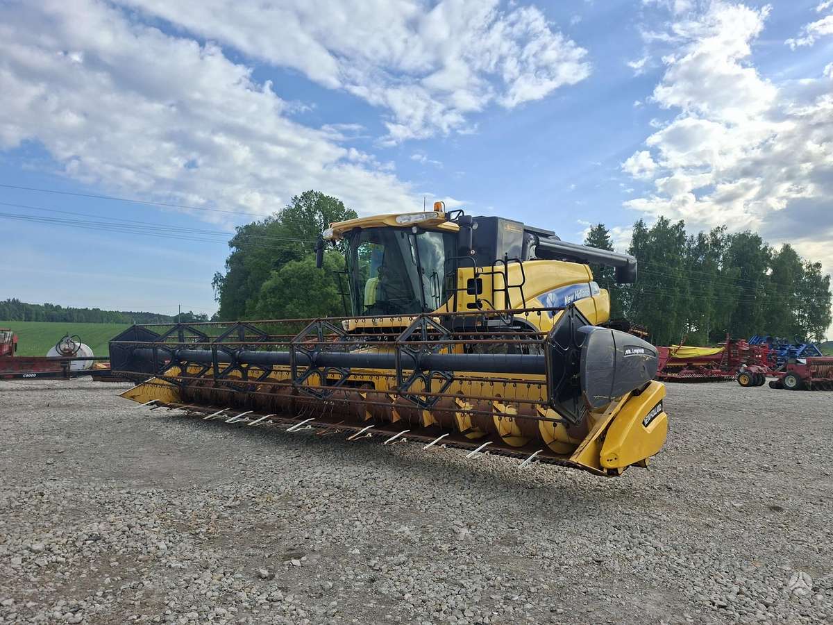 New Holland CR980, combine harvesters
