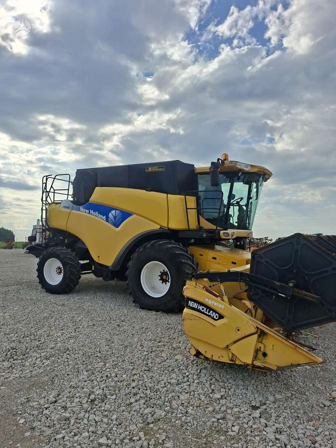 New Holland CR980, combine harvesters