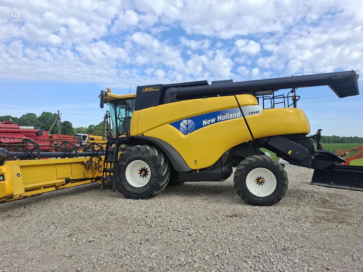 New Holland CR980, combine harvesters