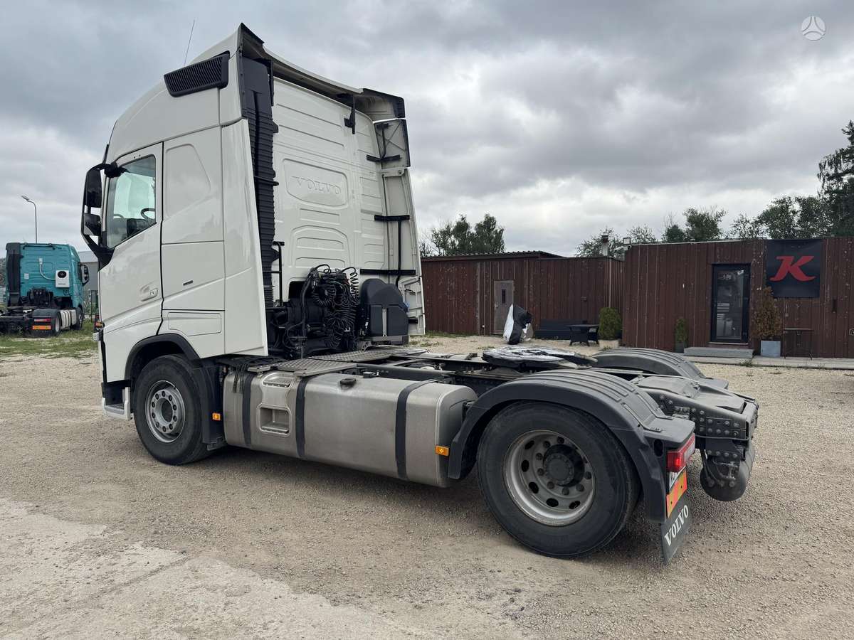 Volvo FH460, double sleeper