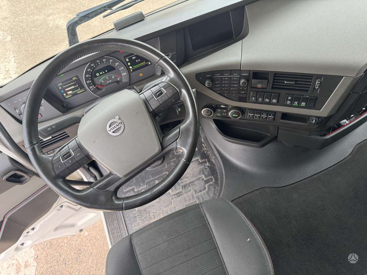 Volvo FH460, double sleeper