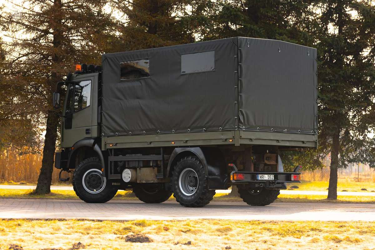 Iveco ML100E18, bortiniai su tentu