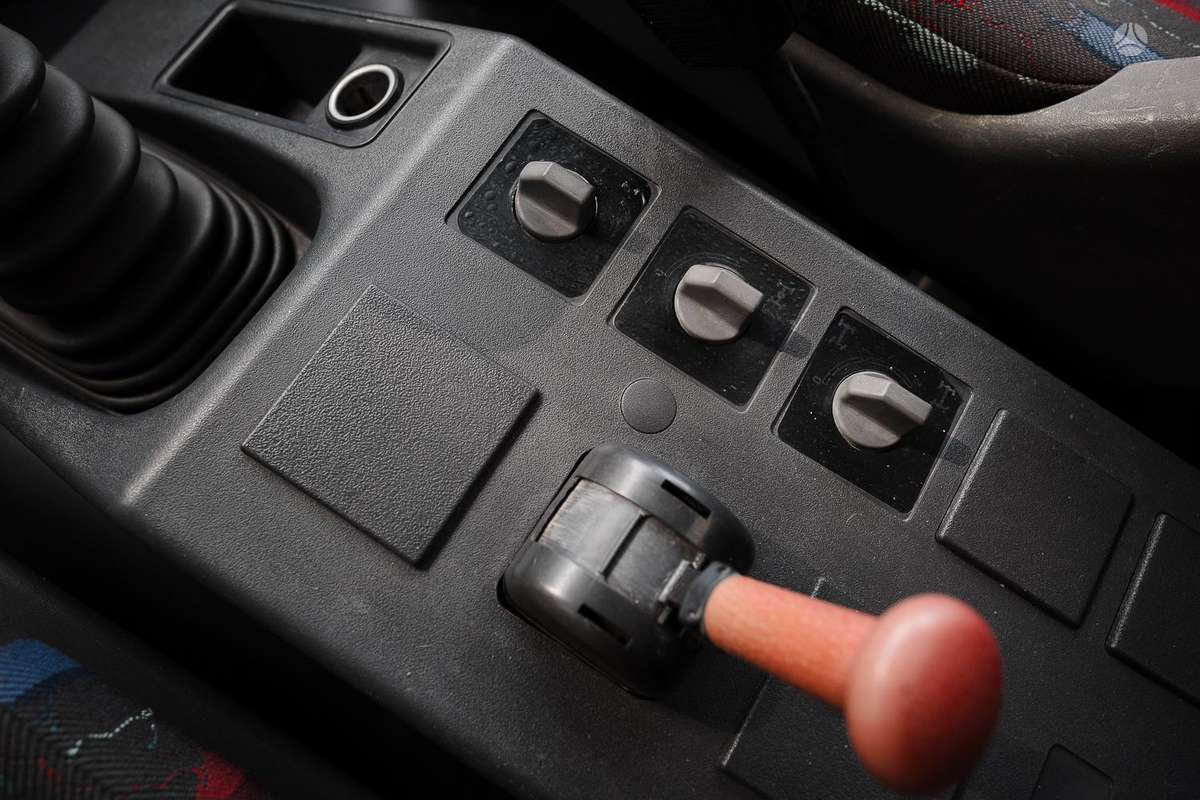 Iveco ML100E18, bortiniai su tentu