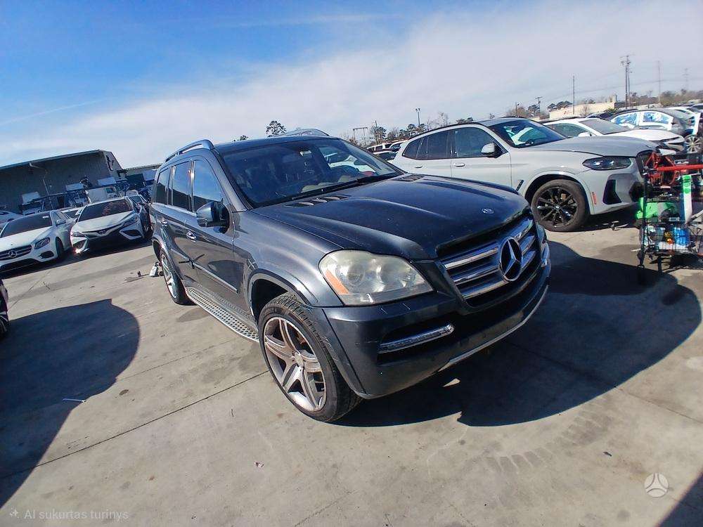 Mercedes-Benz GL550