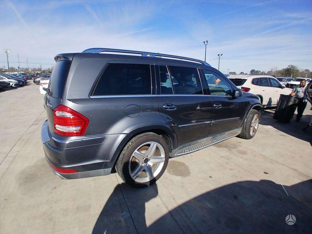 Mercedes-Benz GL550
