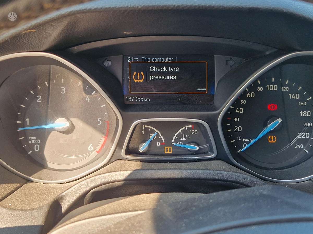 Ford Focus dalimis