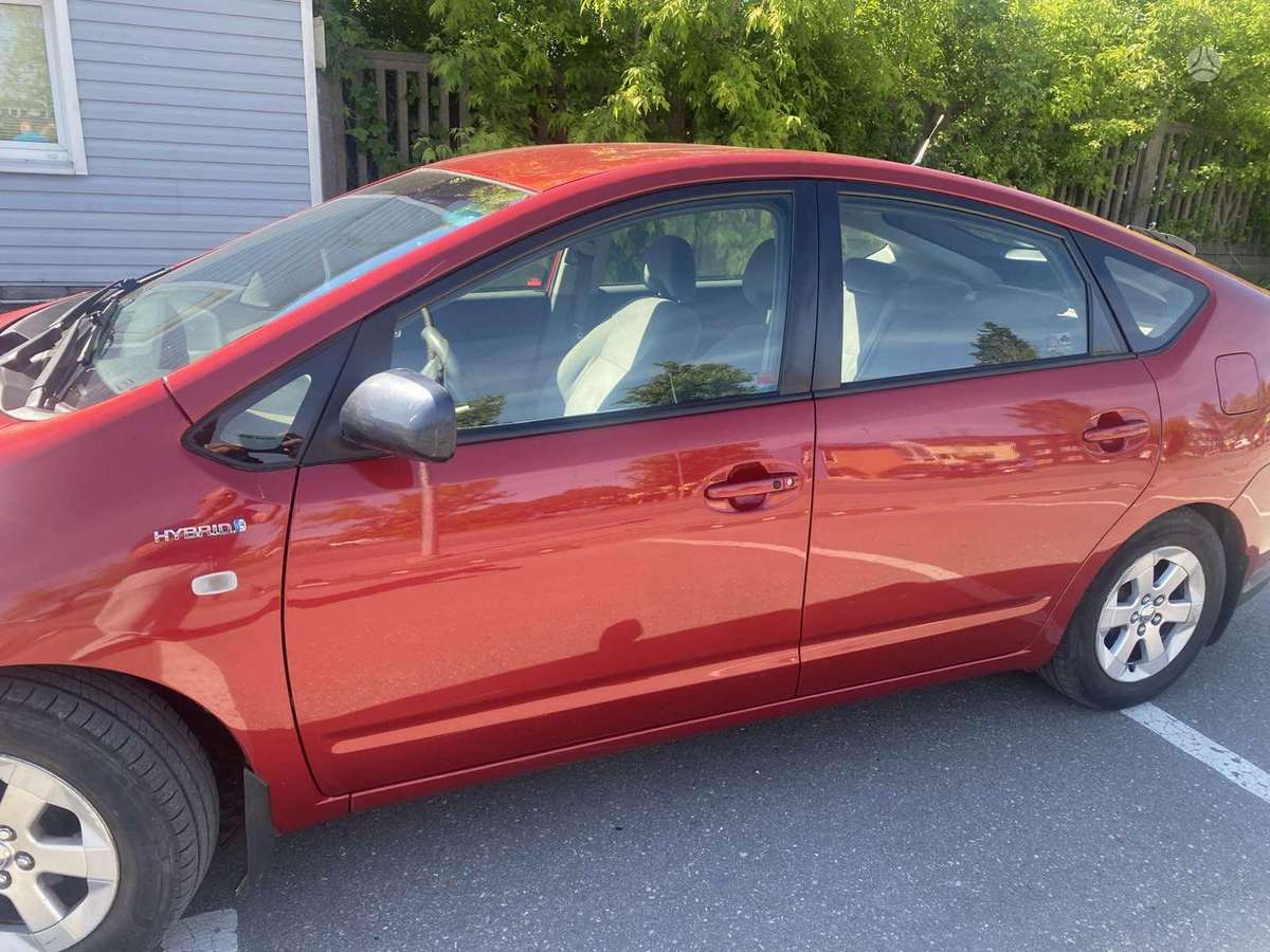 Toyota Prius - 4