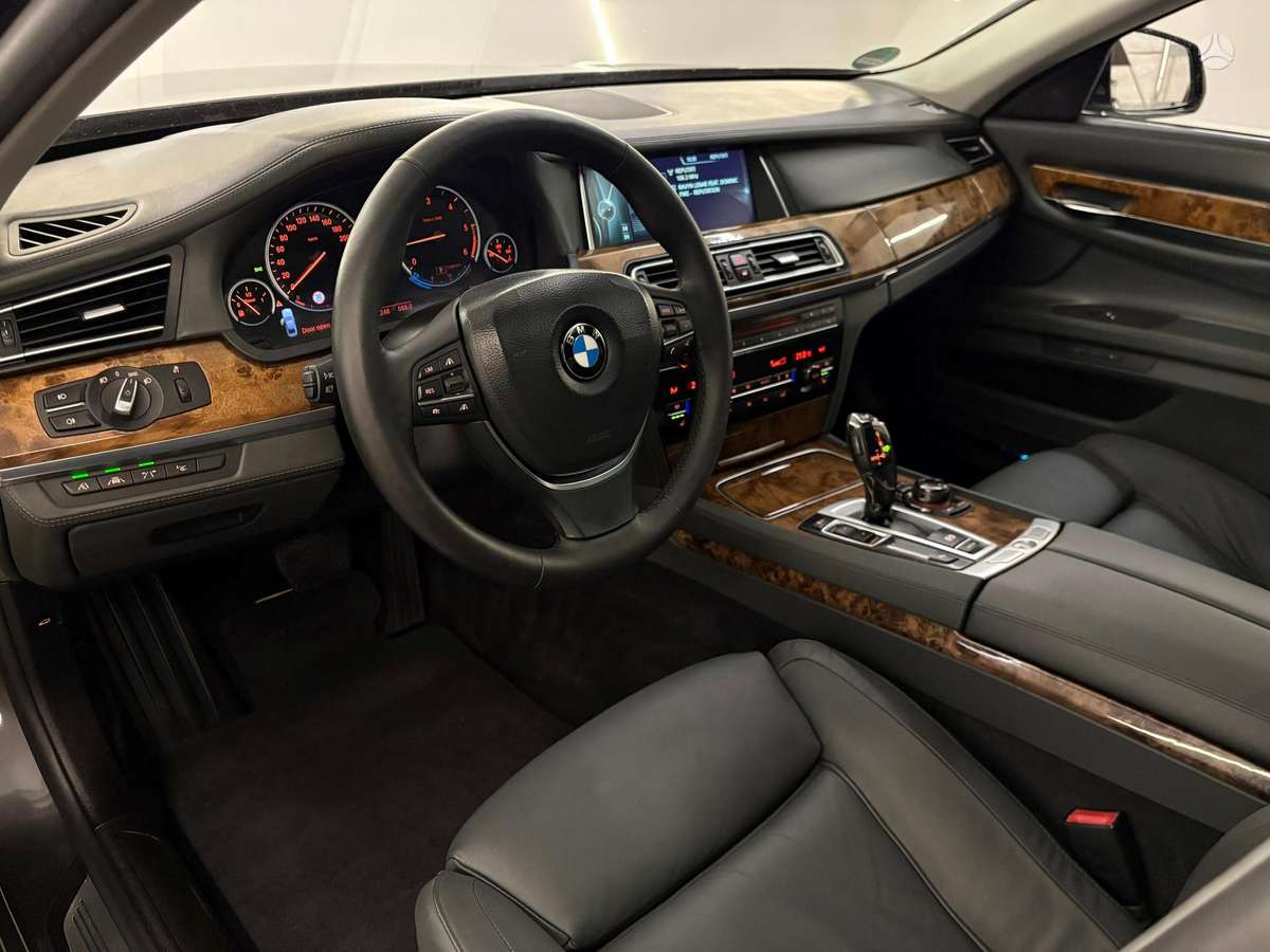 BMW 740, 3.0 l., Седан