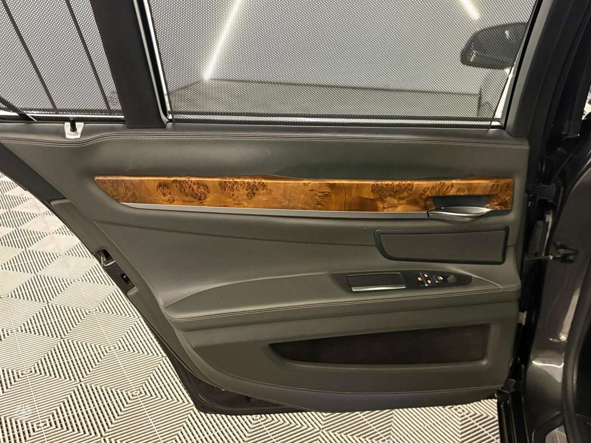 BMW 740, 3.0 l., Седан