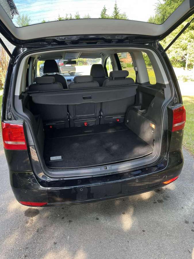 Volkswagen Touran - 4