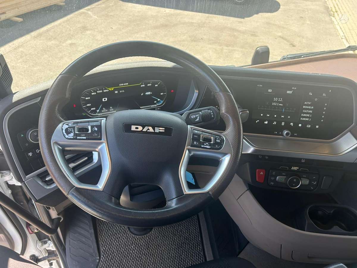 DAF XG+  530, double sleeper