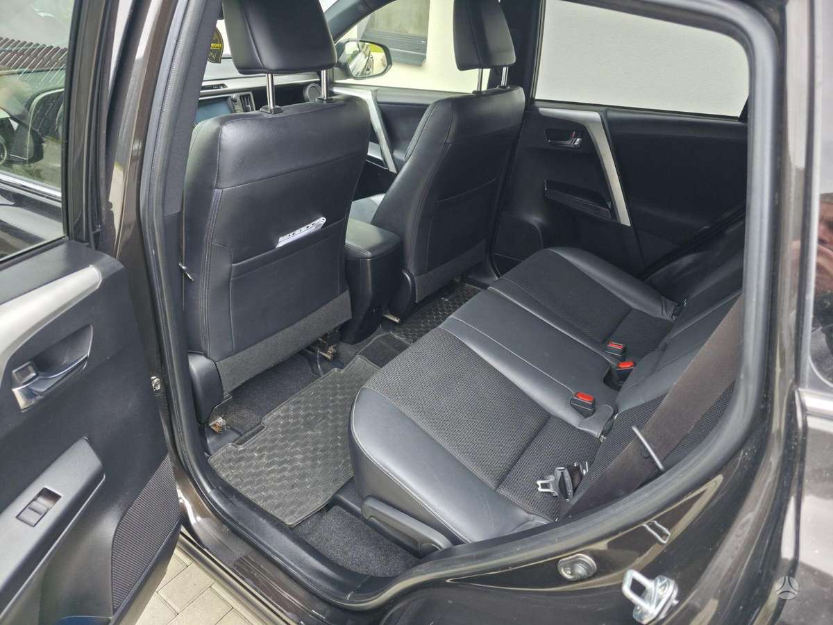 Toyota RAV4 - 11