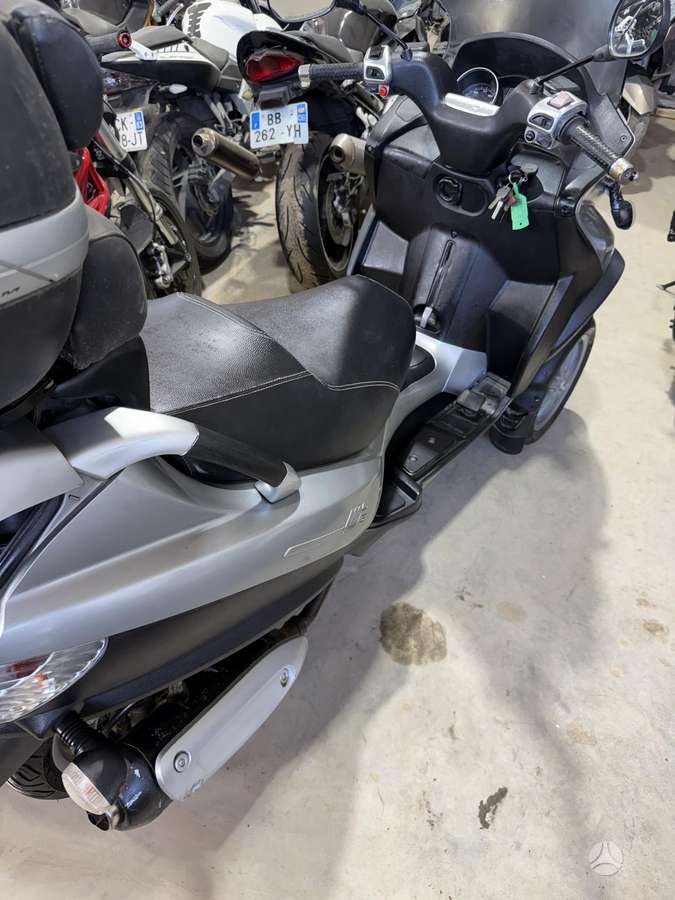 Piaggio MP3 250cc, scooters / mopeds