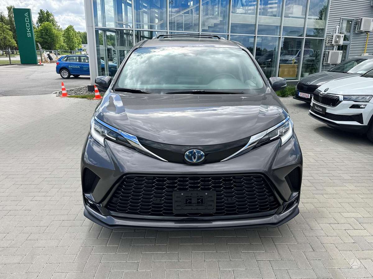 Toyota Sienna - 2
