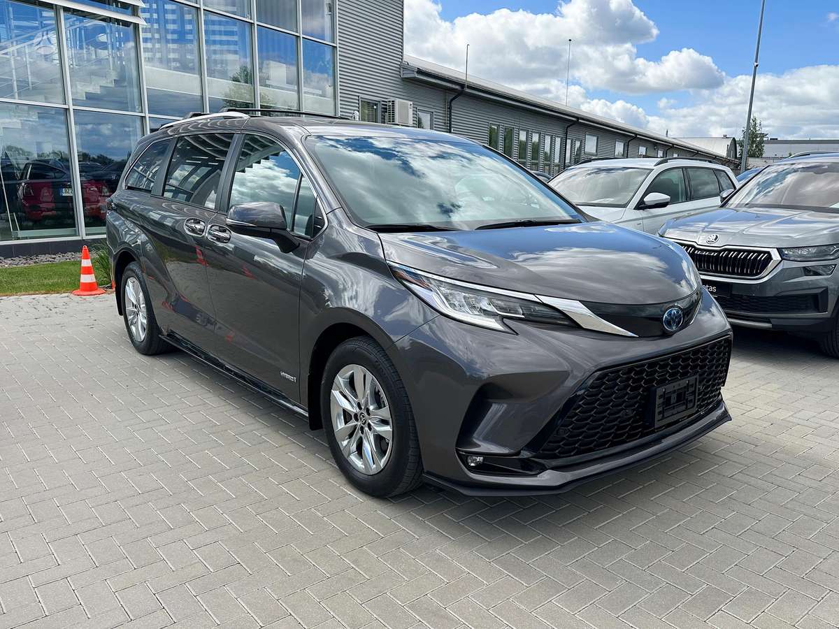 Toyota Sienna - 3