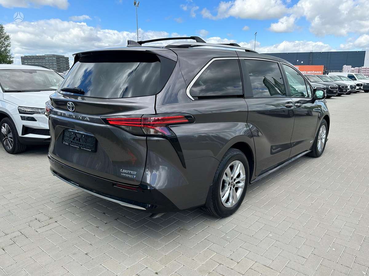 Toyota Sienna - 4