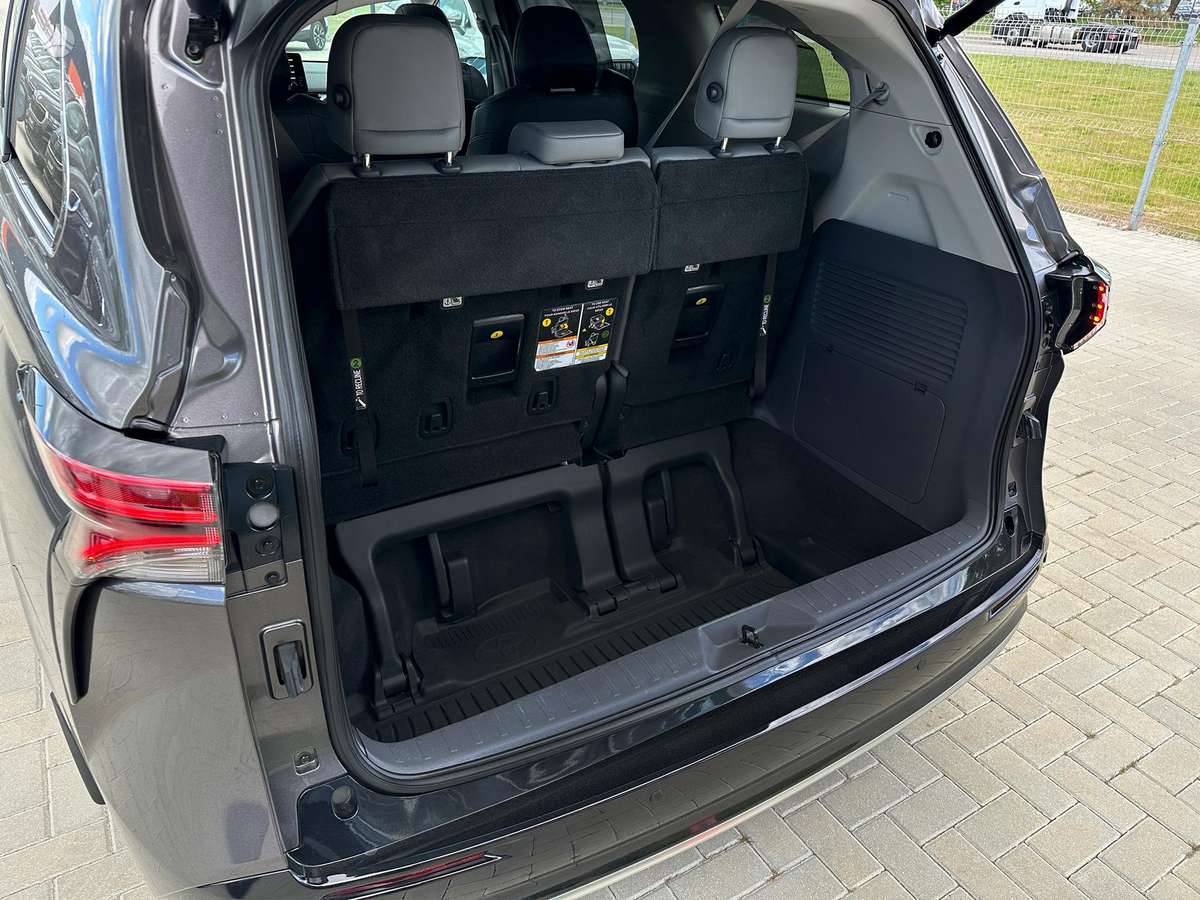 Toyota Sienna - 7