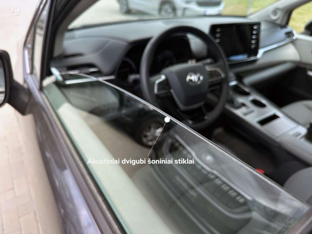 Toyota Sienna - 11