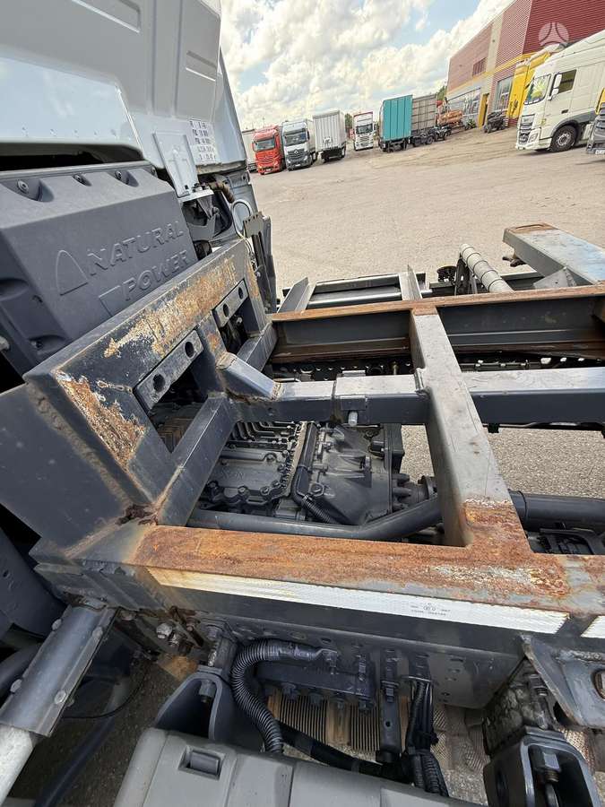 Iveco 460 BDF, cab-chassis trucks