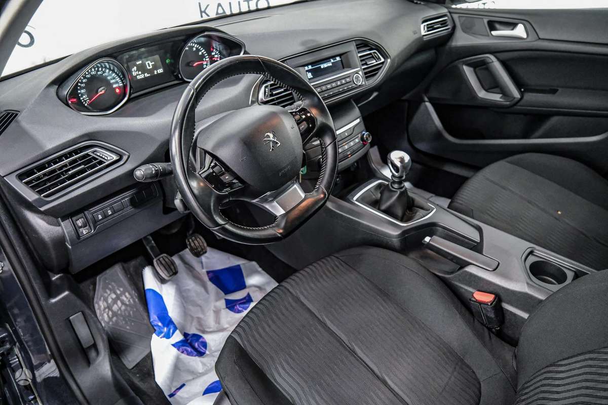 Peugeot 308, 1.2 l., hatchback