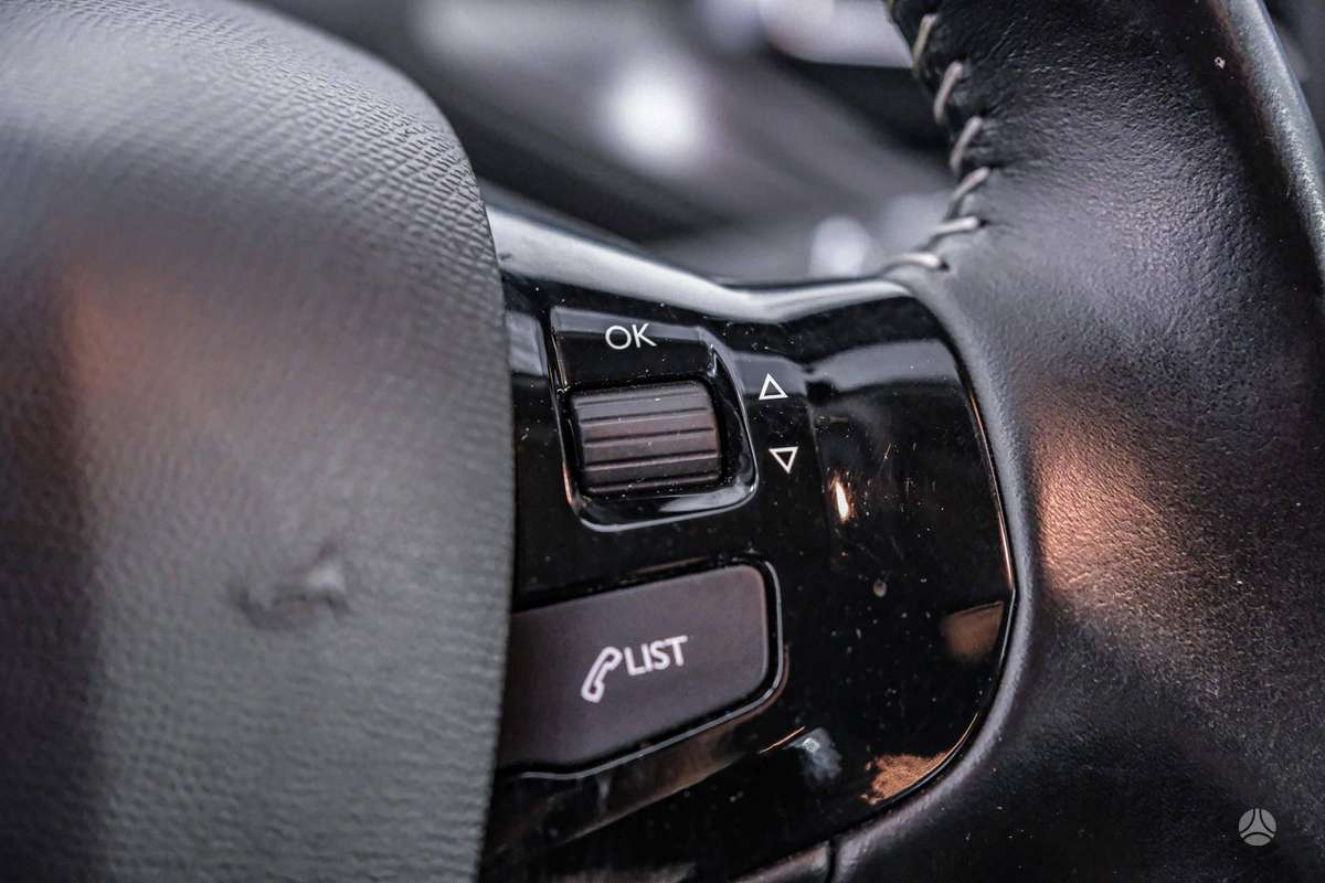 Peugeot 308, 1.2 l., hatchback