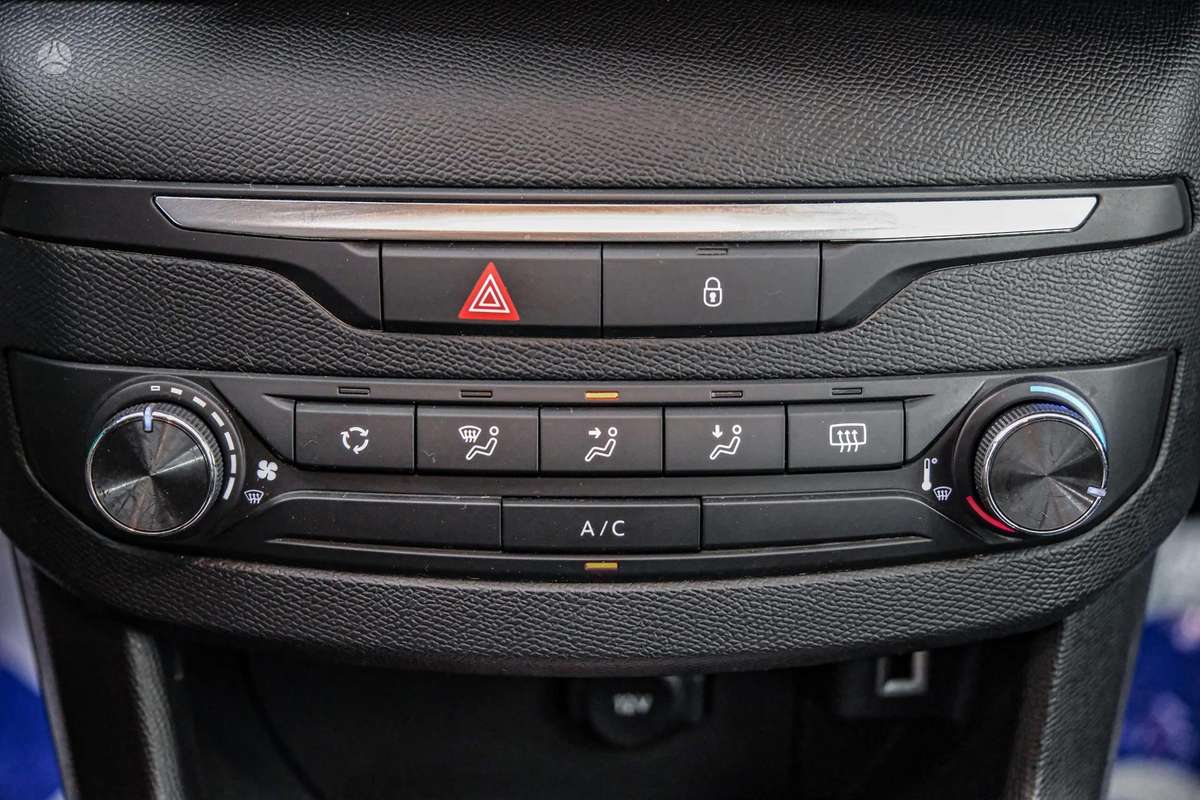 Peugeot 308, 1.2 l., hatchback
