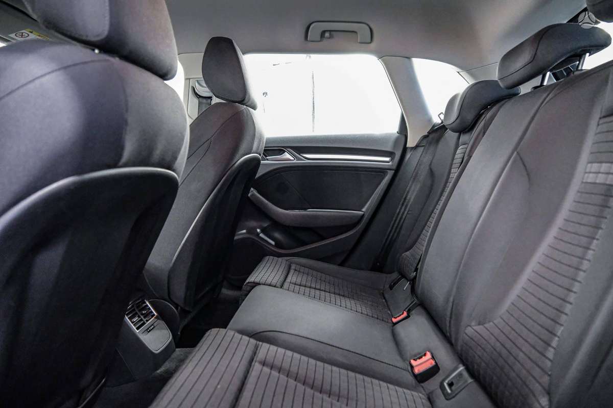 Audi A3, 1.6 l., hatchback