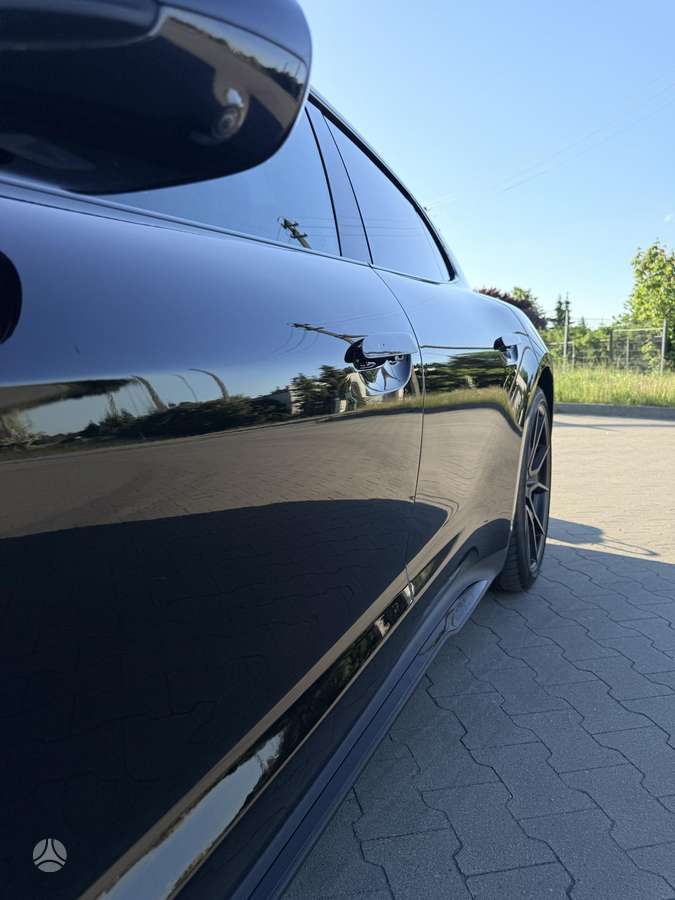 Porsche Taycan - 4