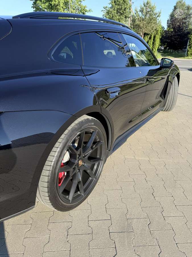 Porsche Taycan - 7