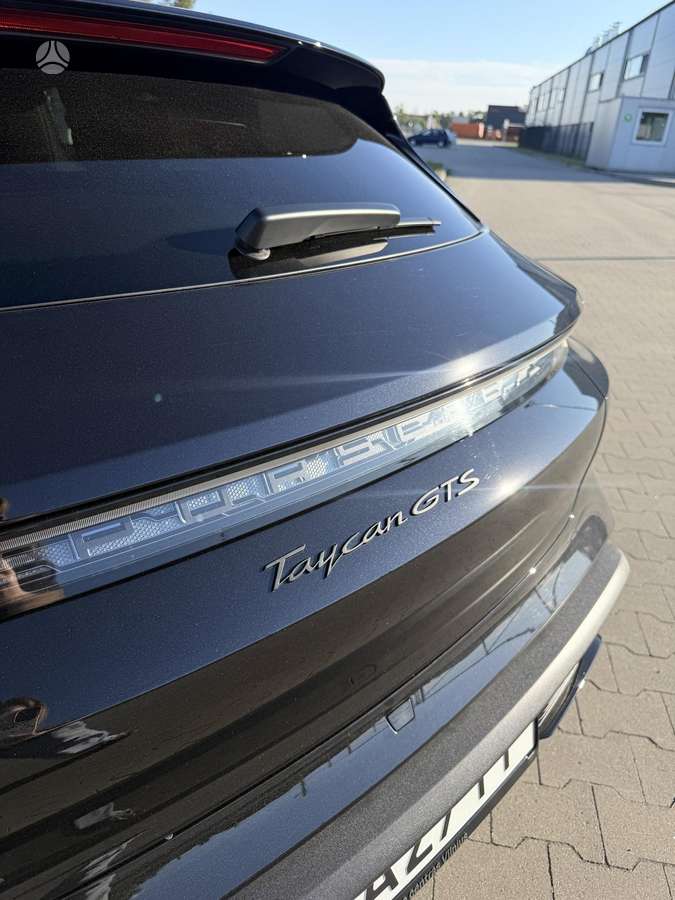 Porsche Taycan - 8