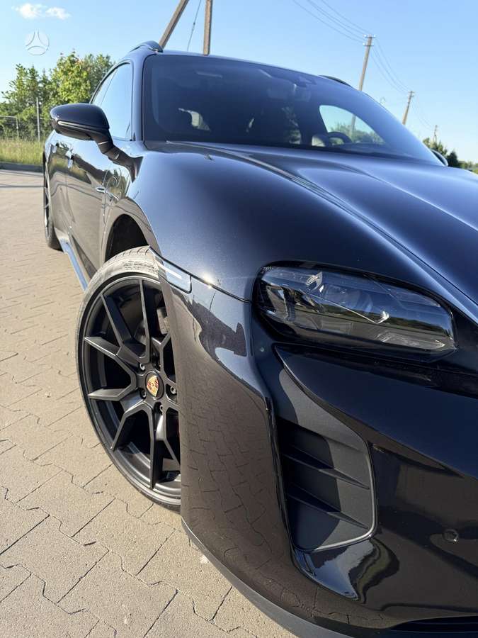 Porsche Taycan - 9