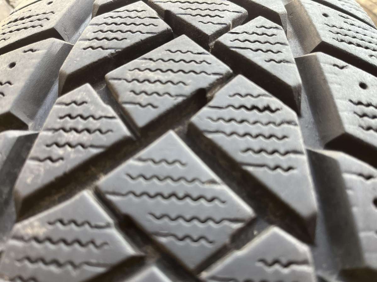 Dunlop, all-season 225/70 R15