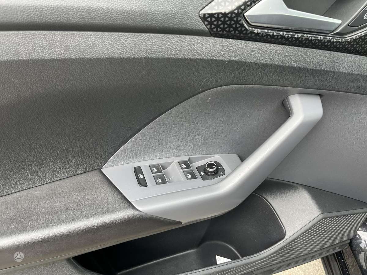 Volkswagen T-Cross - 12