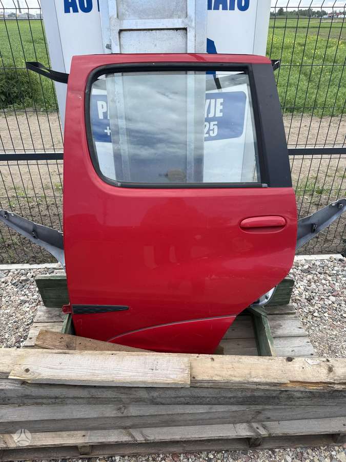 Toyota Yaris Verso Tik durys ir apiplovimo bakelis