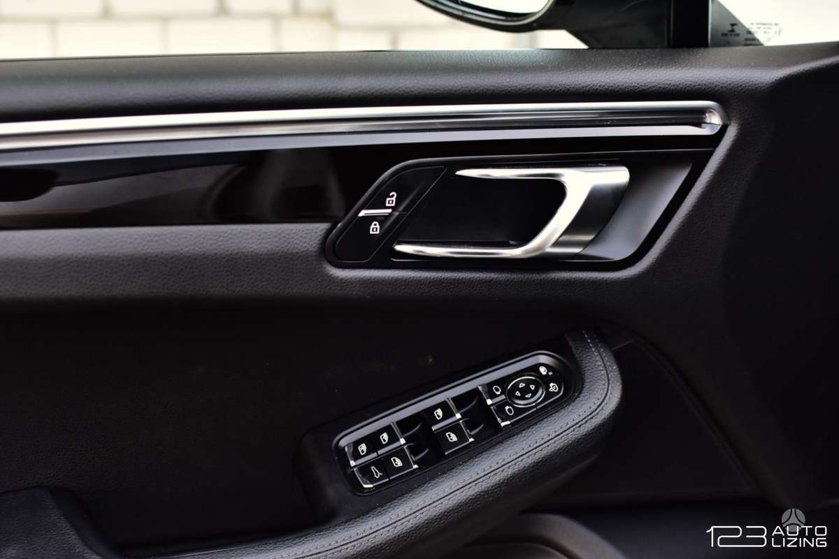 Porsche Macan, 2.0 l., off-road / crossover
