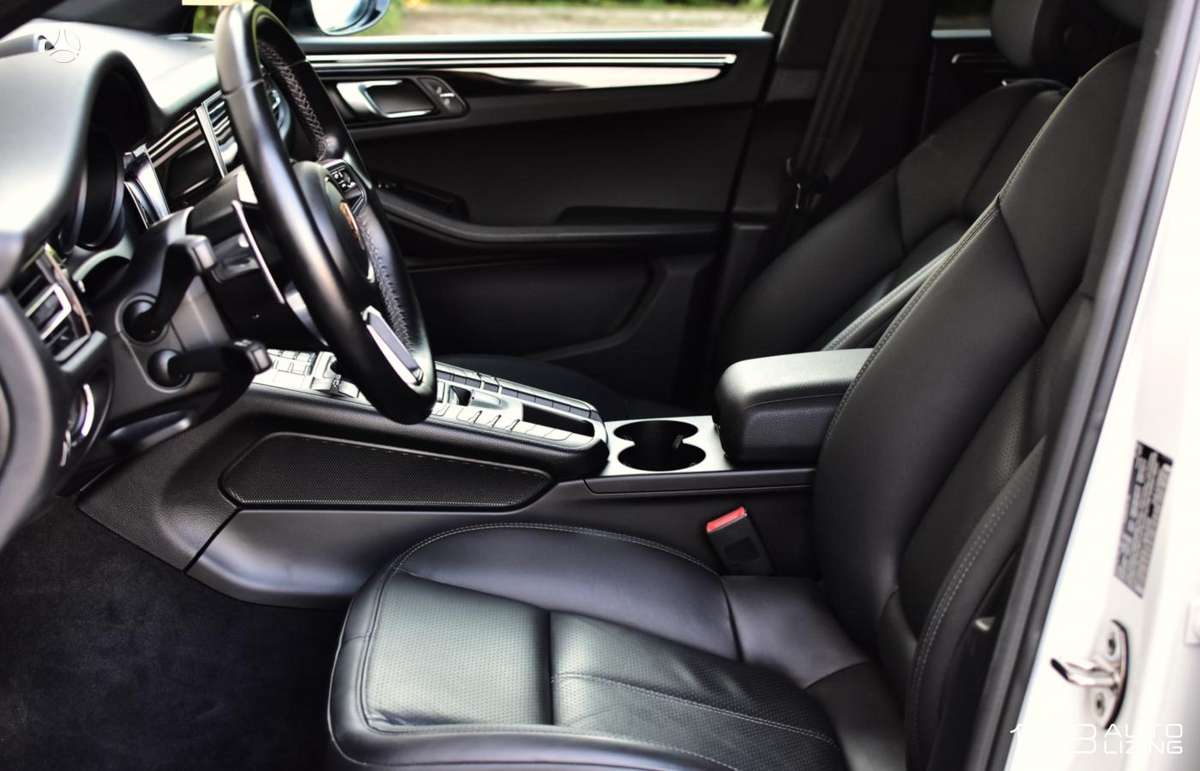 Porsche Macan, 2.0 l., off-road / crossover