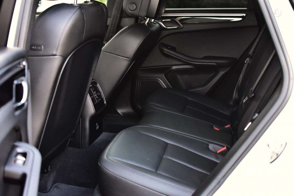 Porsche Macan, 2.0 l., off-road / crossover