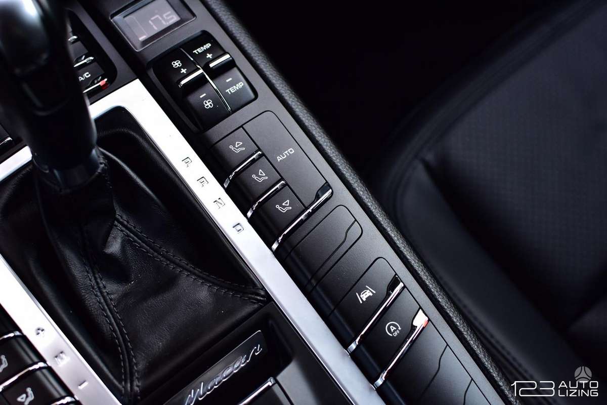 Porsche Macan, 2.0 l., off-road / crossover