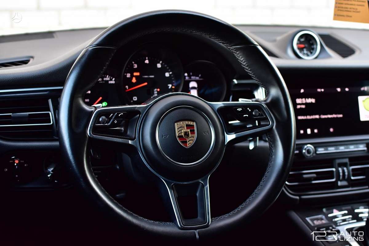 Porsche Macan, 2.0 l., off-road / crossover