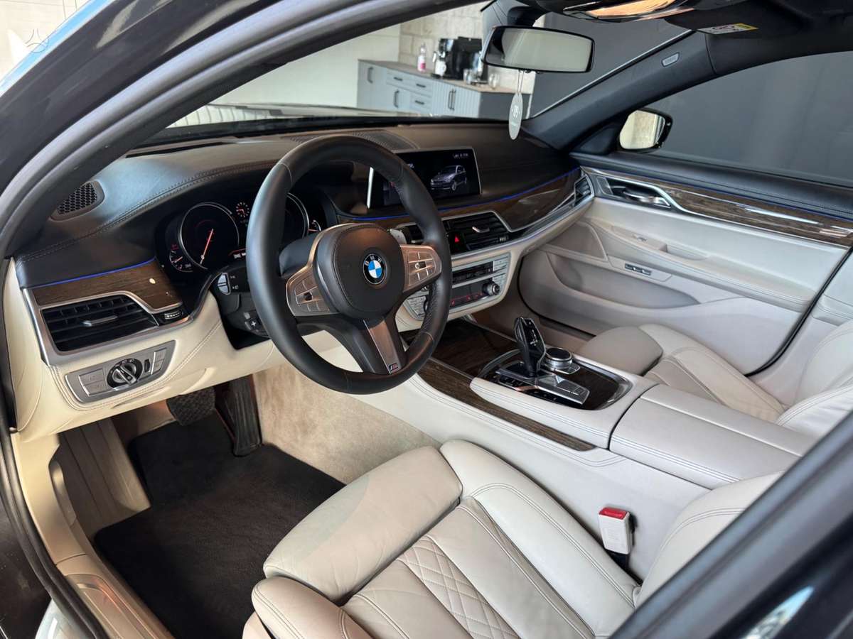 BMW 730, Лимузин