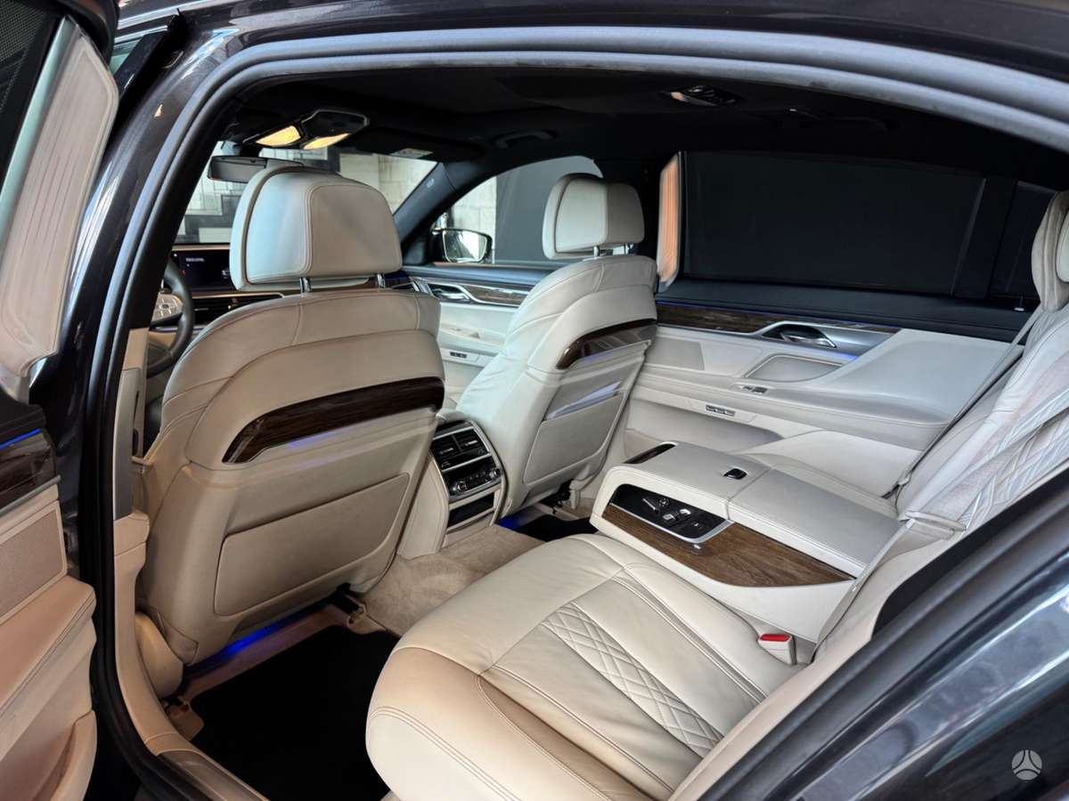 BMW 730, Лимузин