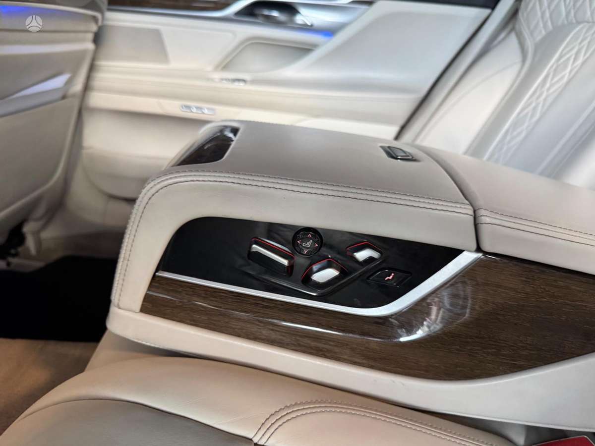 BMW 730, Лимузин