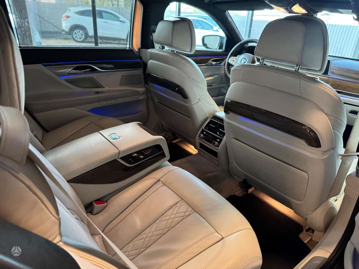 BMW 730, Лимузин