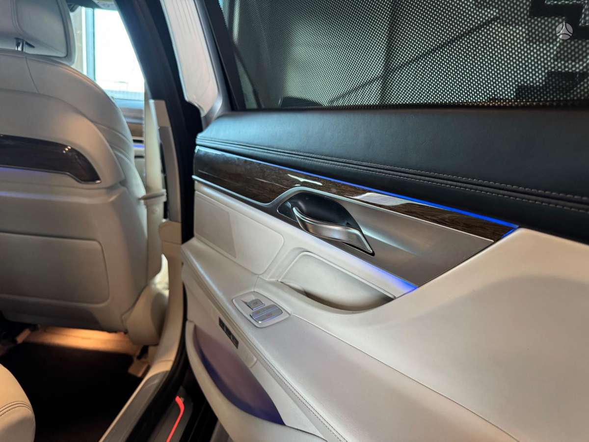 BMW 730, limousine