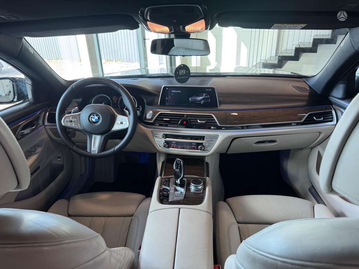 BMW 730, limousine