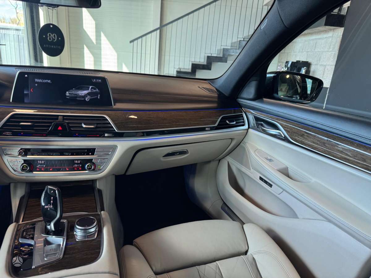 BMW 730, Лимузин