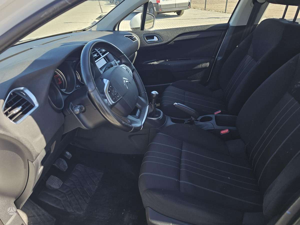 Citroen C4, 1.6 l., hatchback