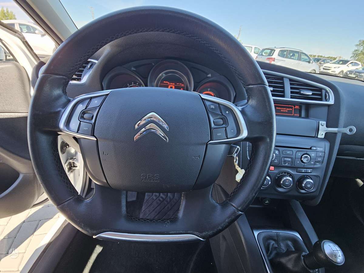 Citroen C4, 1.6 l., hatchback